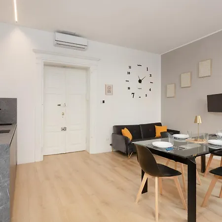 Snapstay Luxury In Centro A * 的里雅斯特